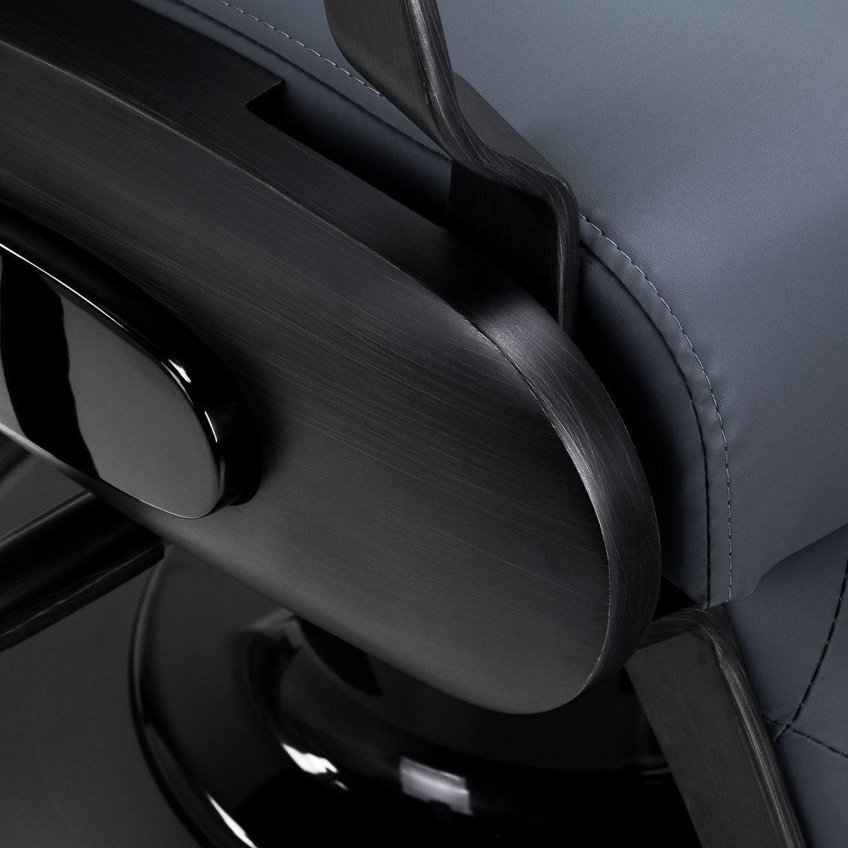 Francesco Barbierstuhl mit Gestell aus Graphit