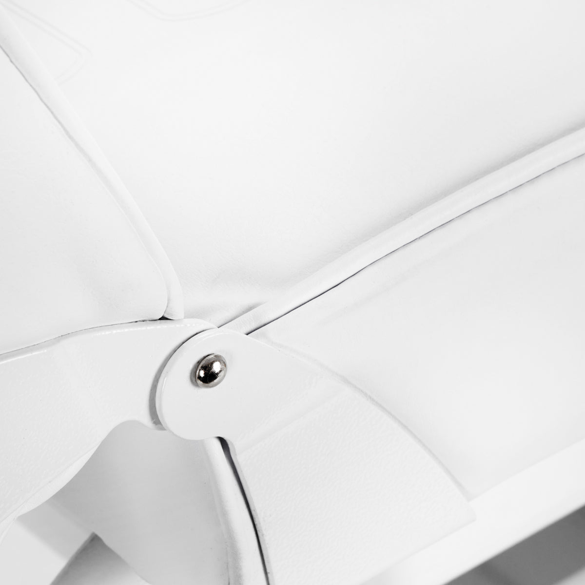 557A KOSMETIKSTUHL MIT KISTEN WEIß